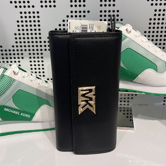 Michael Kors Mimi Large Saffiano Leather Bi-Fold Continental Wallet
Black - Picture 3 of 16